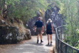 Bill en Margareth wandelen door de Cararact Gorge