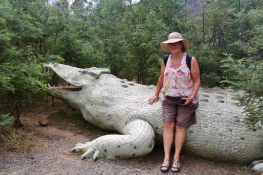 Margareth bij een enorme krokodil