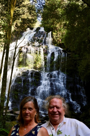 Frans en Margareth bij de Nelsons Falls in de buurt van queenstown