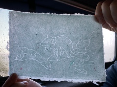 Zelfgemaakt papier met een watermerk van de tasmaanse duivel