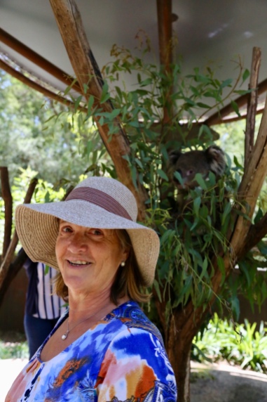 Margareth op visite bij koala Tony