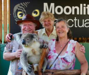 Anne, Frans en Margareth met koala Vincent