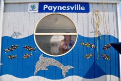 Het wachthuisje bij de veerboot van Pynesville naar Rainman Island